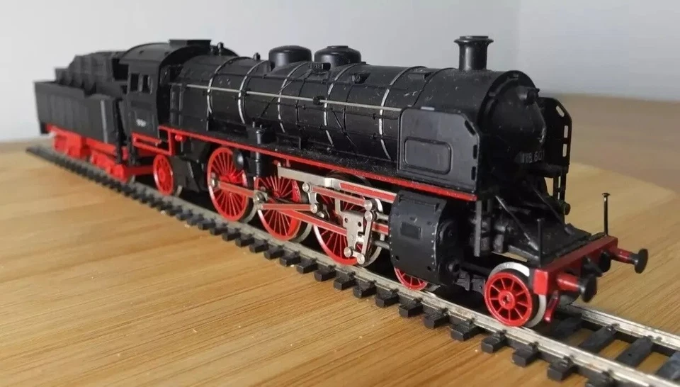 Trix Express 207 HO Gauge DR BR 18 / Bavarian S3/6 steam locomotive in black - Image 3 of 4