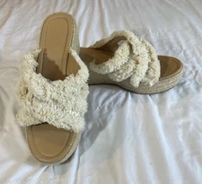 Altar’d State Platform Shoes Woman’s, Size 9 Cross/Cross Straps Faux Fur CUTE