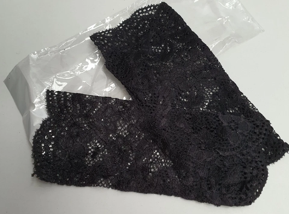 Par de guantes de encaje negros sin usar en perfecto estado en paquete disfraz fiesta o baile Foto 2 de 3