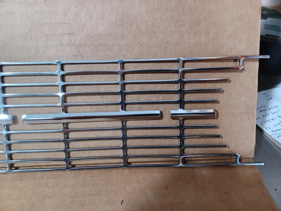 Parrillas laterales delanteras Studebaker Gran Turismo Hawk 1963 parte # 1352998 GT Hawk Foto 4 de 4