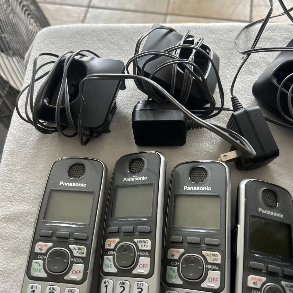Panasonic 4 Cordless Phones Chargers Handsets Base DECT 6.0 KX-TGA470 KX-TG4731 - Image 3 of 4