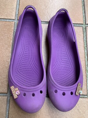 Crocs  Kadee Mädchen Ballerina 30 Lila Sandalen