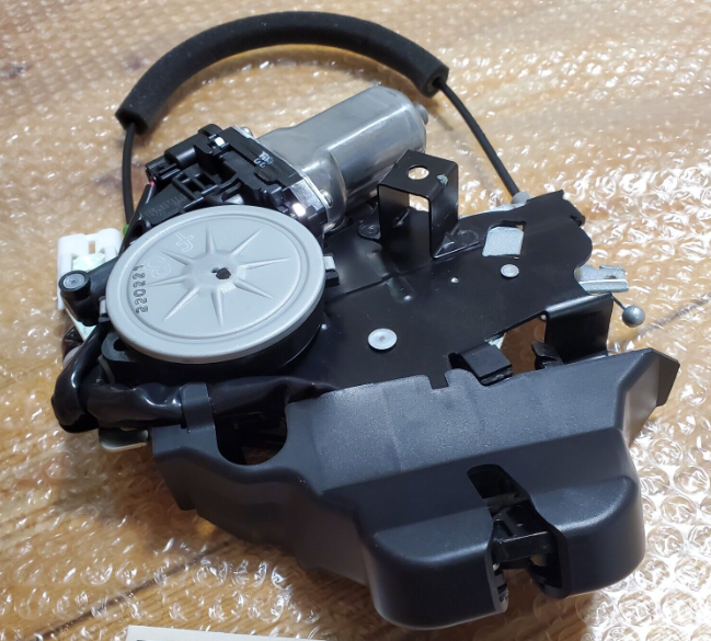 Genuine TOYOTA Luggage Door Closer Assembly 20072012 LS460 6465050050 eBay