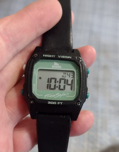 Men's FREESTYLE SHARK Digital Watch Water-Resistant - Works Great! cN