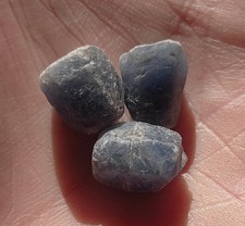 Lot De 2 Saphirs Bruts Naturels De Madagascar - 41 Carats Total - Bleu Translucide