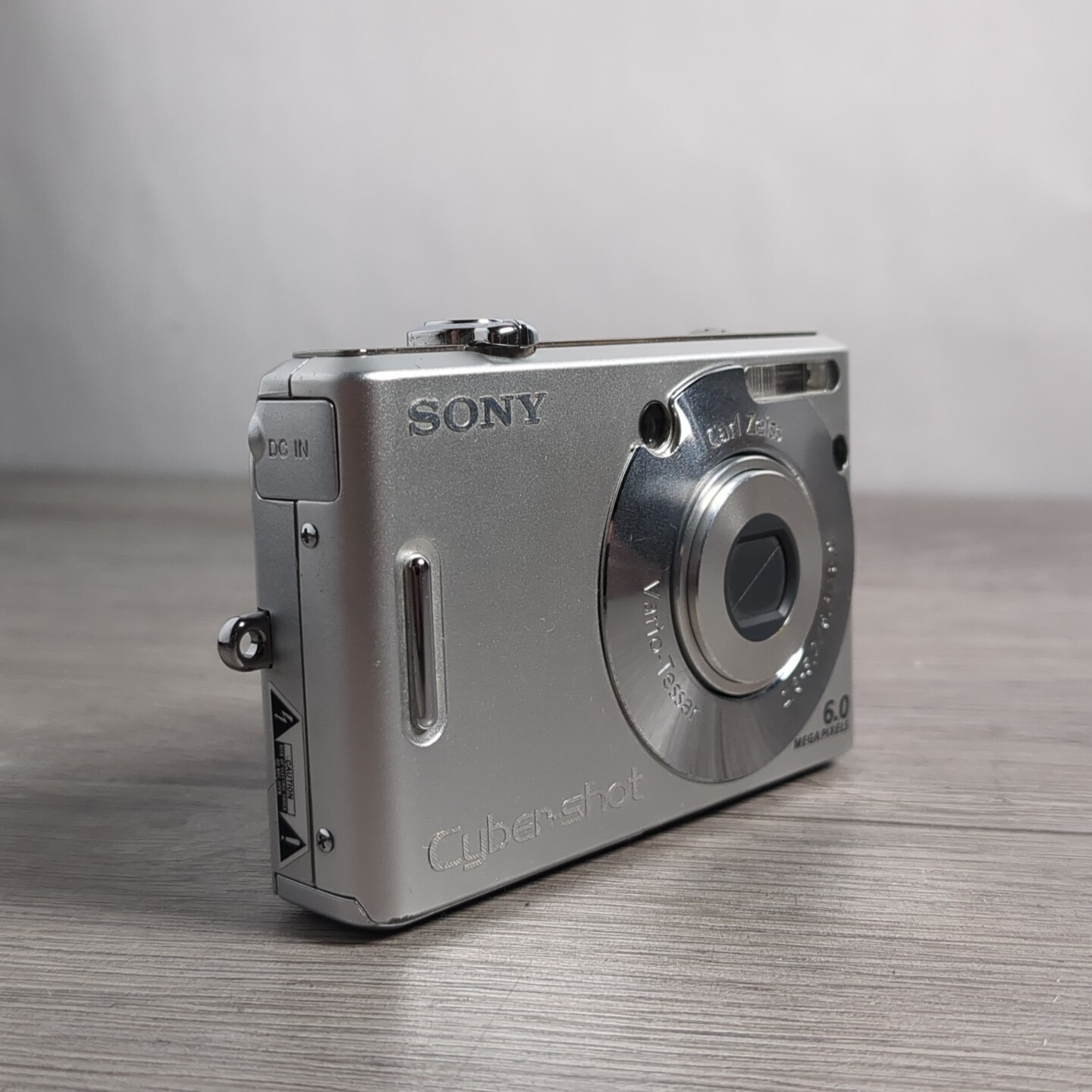 Sony Cyber-Shot DSC-W30 6.0MP Digital Camera - Silver - FOR PARTS