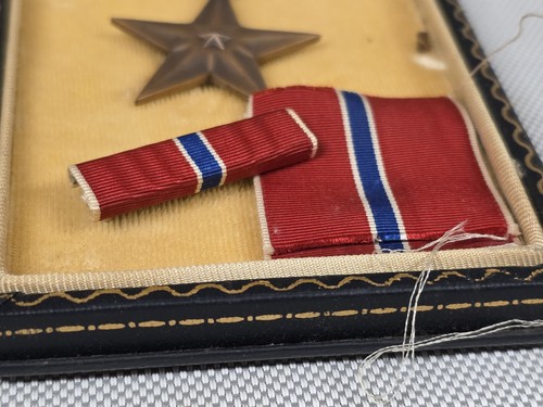 WWII? MEDALLA ESTRELLA DE BRONCE CON Pin de Solapa y Cinta en Caja de Presentación Segunda Guerra Mundial - Vietnam - Imagen 2 de 7