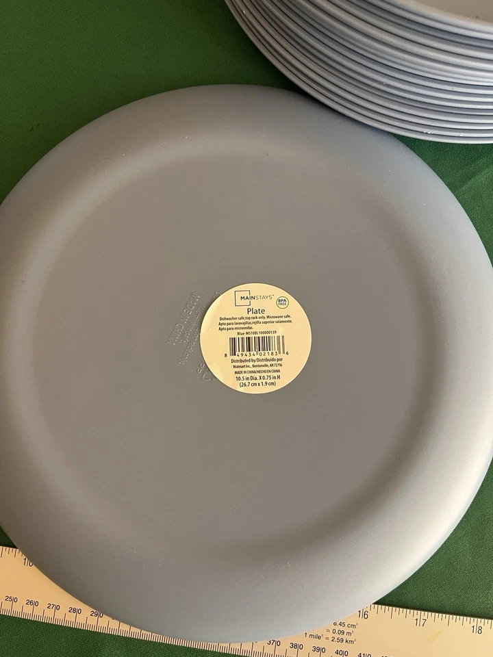 17 PLATOS DE PLÁSTICO MAINSTAYS - CENA - COLOR AZUL CLARO SE VENDE TAL CUAL Foto 3 de 4