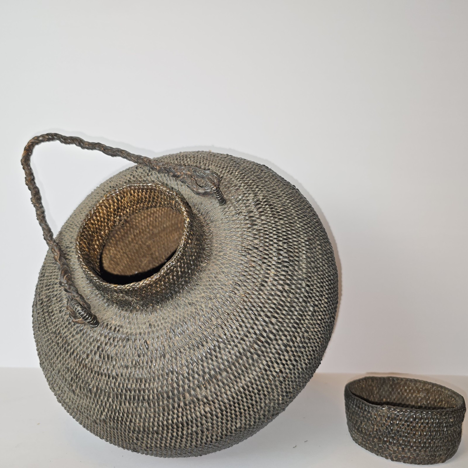 Antique Japanese Bamboo Ikebana Basket Vase Lid Handle Meiji Taisho Era Hanaire