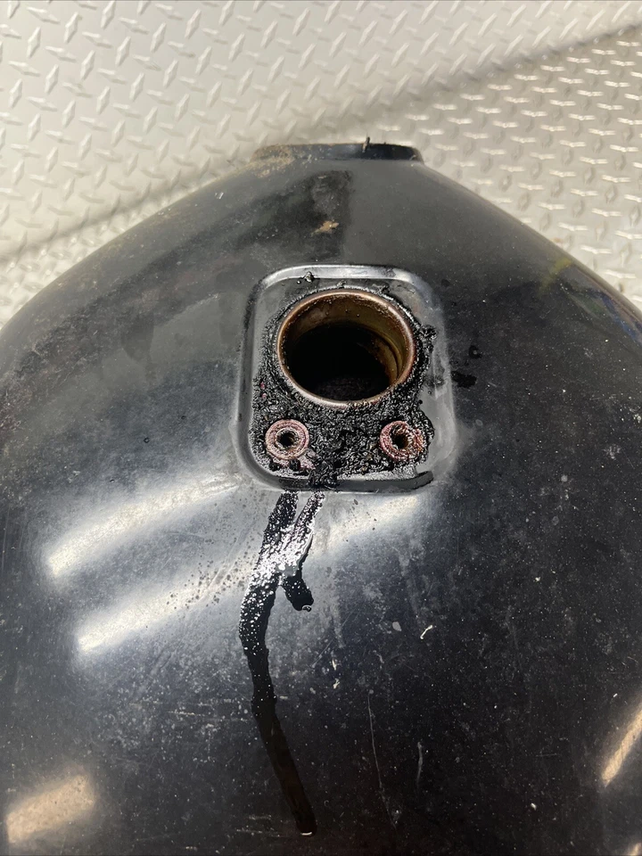 82 Kawasaki KZ 1100 KZ1100 D Spectre petrol gas fuel tank - Image 4 of 4