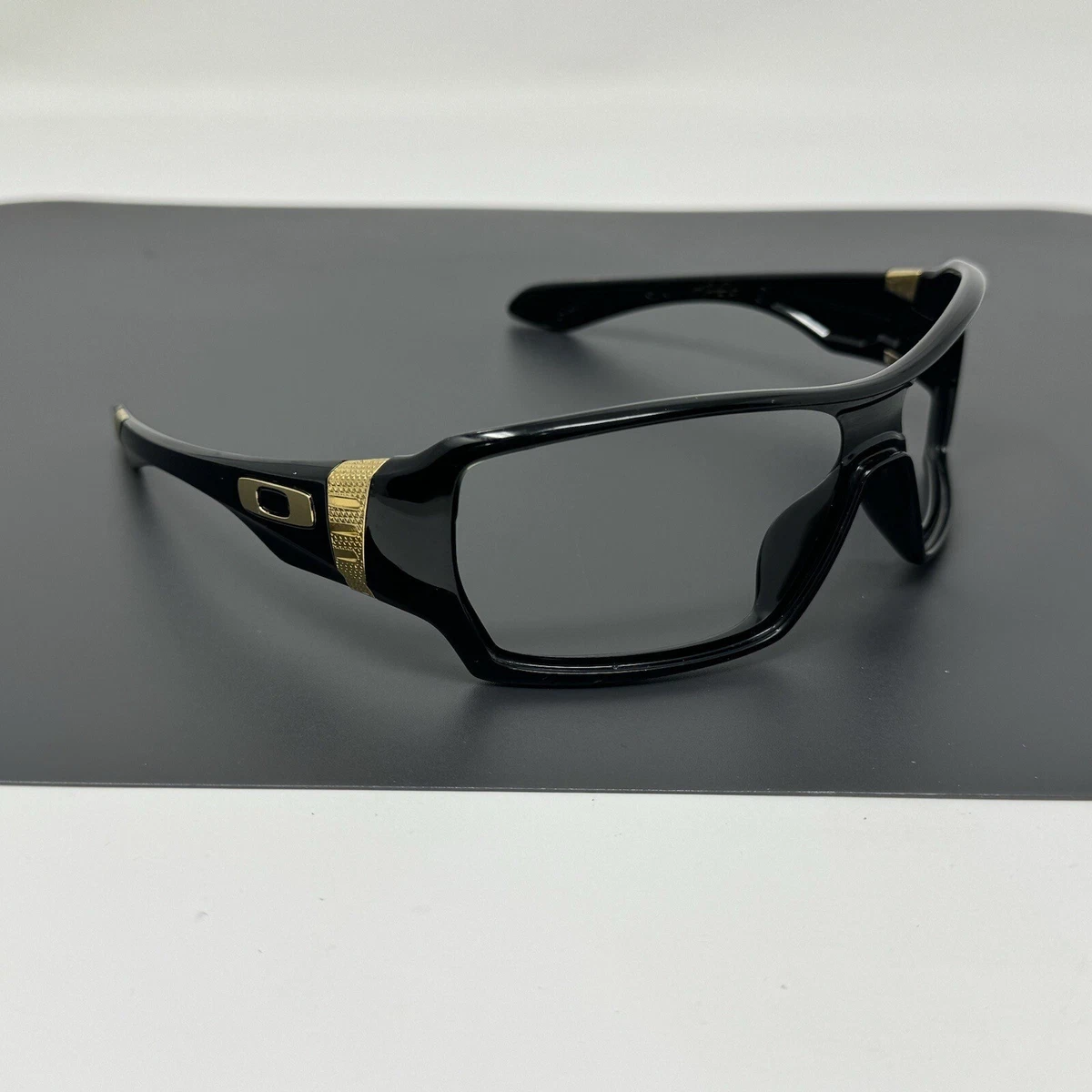 Oakley offshoot sales shaun white