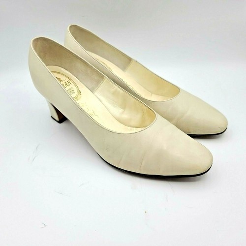 delman pumps