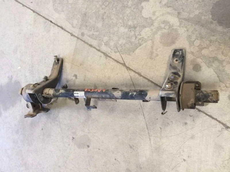 Isuzu NQR 2001 4,8 L usado cabina montaje bisagra travesaño barra de marco Foto 3 de 4