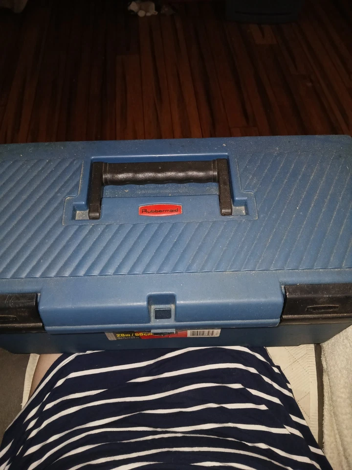 Caja de herramientas Rubbermaid material de goma duradero 20" 20x10,1x9,3 Foto 2 de 4