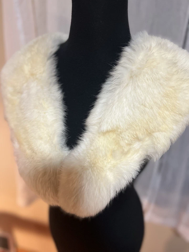 复古白色狐狸毛领大而蓬松全衬里缎面 44 x 6 — 第 2/4 张图片