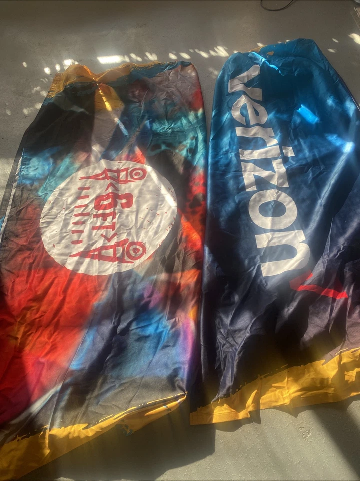 2 banderas/banderas para portabicicletas del Super Bowl LV 55 (lado de DBL) USADAS EN EL JUEGO Chiefs Bucs Foto 2 de 4