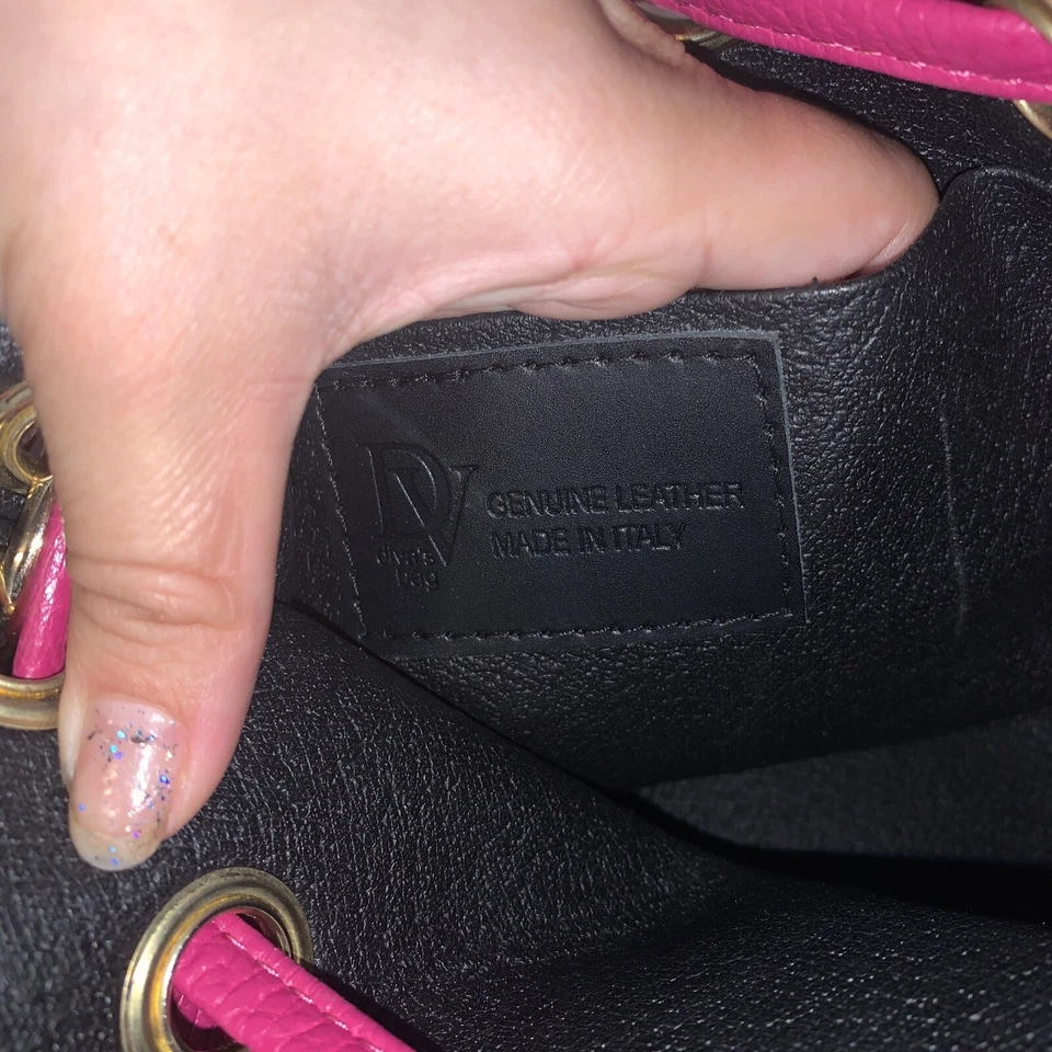 Hermoso Bolso de Hombro Divas Cuero Genuino Hecho en Italia Color Rosa Caliente Foto 4 de 4