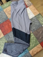 Xersion Fitted Crop Loose Leggings Size Large 