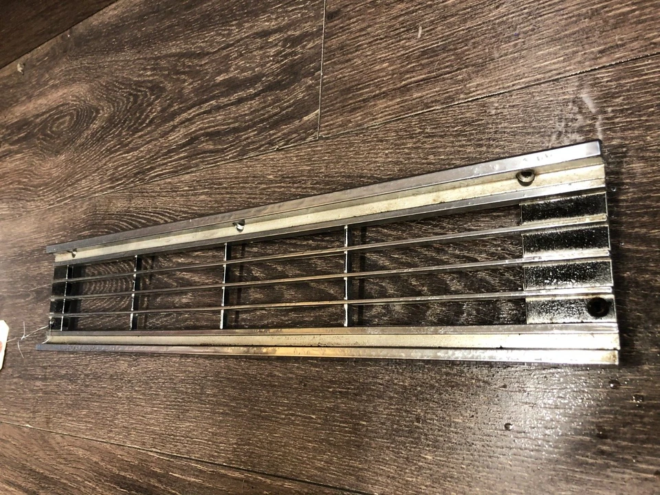 Buick LeSabre: 1977, 1978, señal de giro del pasajero derecho, lámpara de estacionamiento, bisel cromado Foto 4 de 4