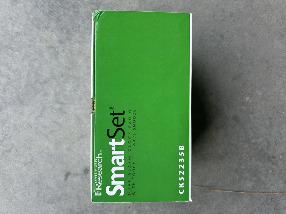 Emerson Research Smart Set Dual Auto Setting Alarm Clock Radio CKS5055B - Image 2 of 3