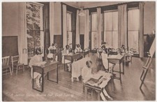 A Junior Class, Bourne Hall Ewell, Surrey Postcard B764