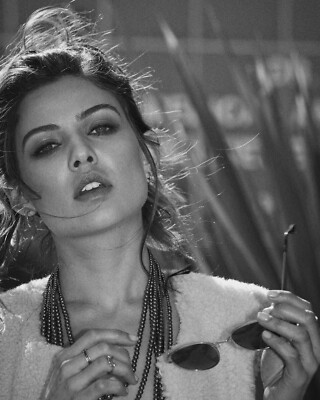 DANIELLE CAMPBELL 8x10 PHOTO *