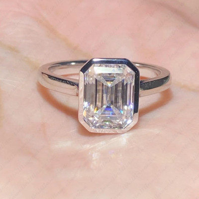 3,50 TCW Smaragdschliff Moissanit Zargenfassung Verlobungsring 14K Weißgold plattiert