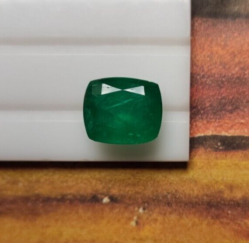Natürliches smaragdgrünes Kissen geschnitten 5,42 Karat glänzend grün unbehandelter sambischer Smaragd - Bild 1 von 7