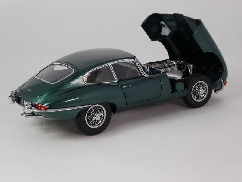 Kyosho Jaguar E-Type Coupe dark green 1961 1/18 08954DG - Immagine 2 di 4