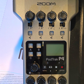 Zoom PodTrak P4 Registratore Digitale Portatile 4 Ingressi Mic Alimentato a Batteria