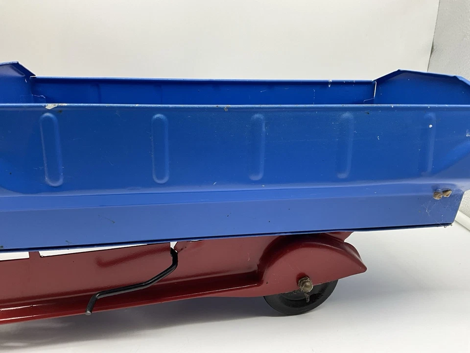 Camión de volteo de juguete de acero prensado Marx Lumar Contractors años 40 azul y rojo 22" L difícil de encontrar Foto 4 de 4