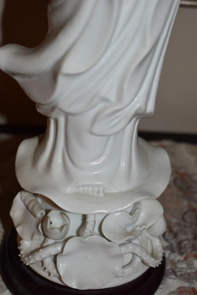 ВИНТАЖНЫЙ 1900-1940 КИТАЙСКИЙ BLANC DE CHINE ФАРФОРОВАЯ СТАТУЯ 16» - Изображение 4 из 4