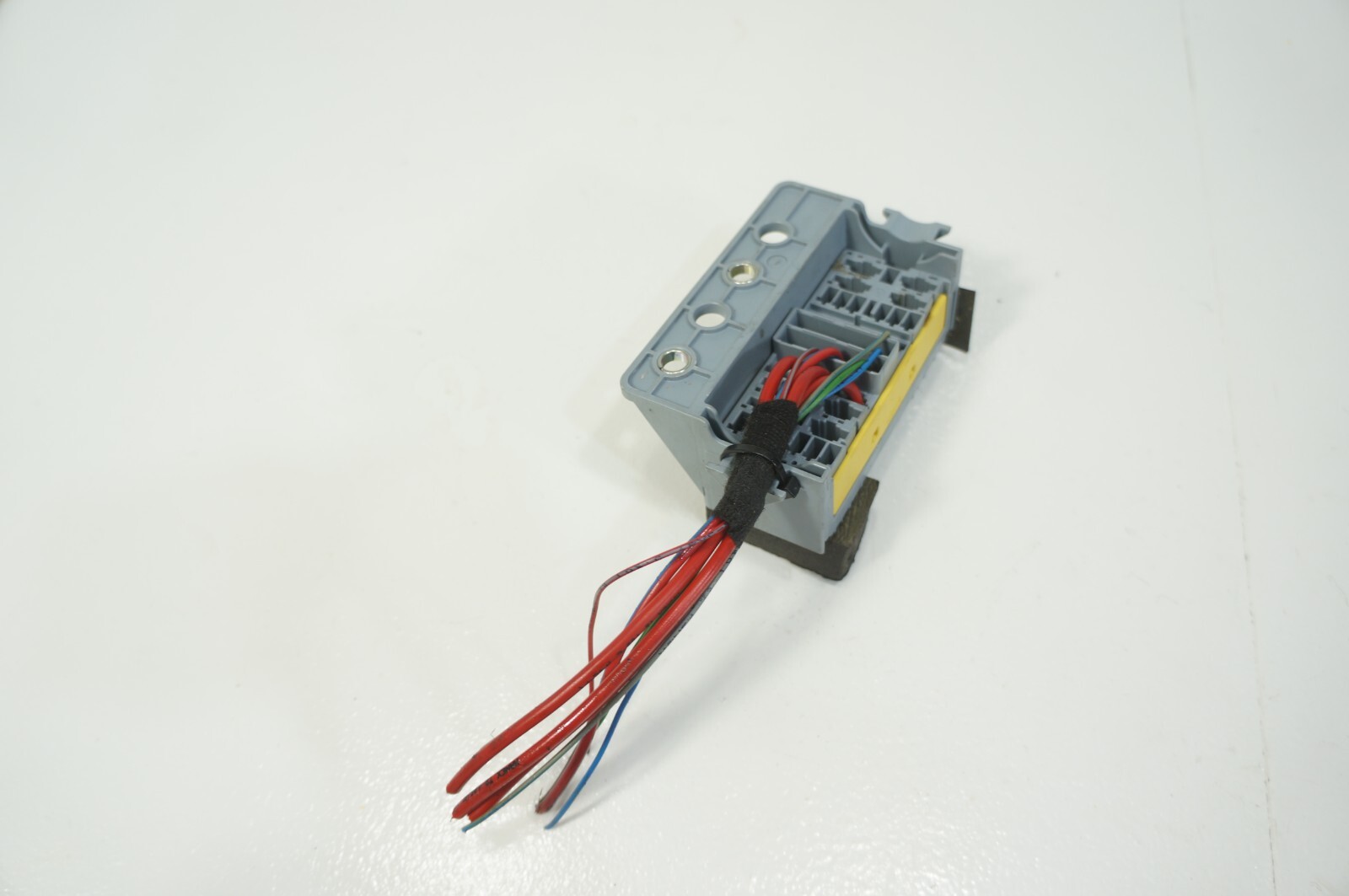 14-2019 maserati ghibli under dash LEFT fuse box junction relay box OEM