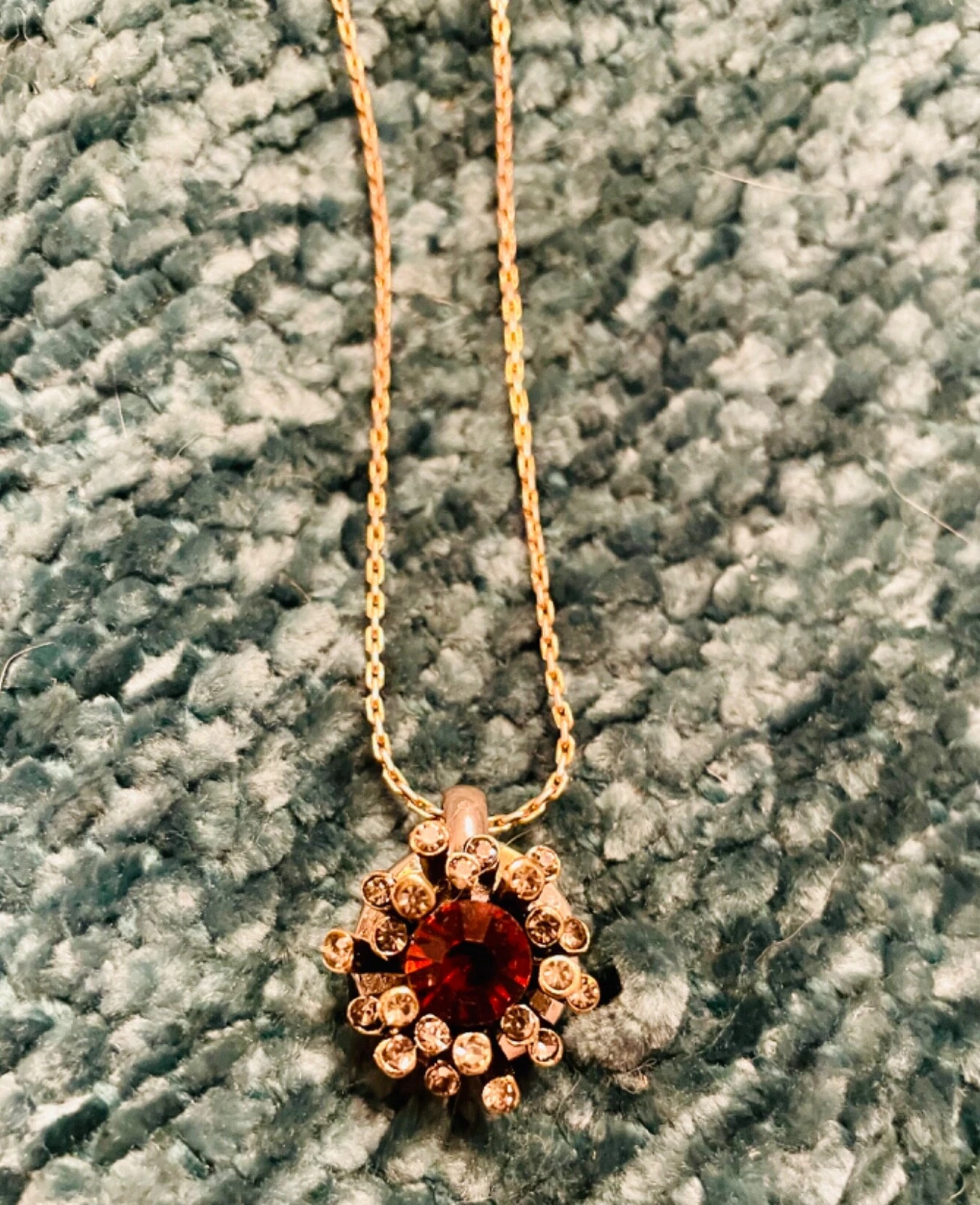 Splendida collana vintage Christian Dior rubino cristallo fumé Sunburst