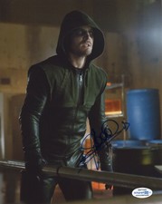 Stephen Amell Arrow Autographed Signed 8x10 Photo ACOA COA 