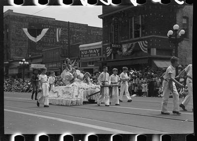 Memphis Tennessee Cotton Carnival Parade 1940 Floats Costumed Children