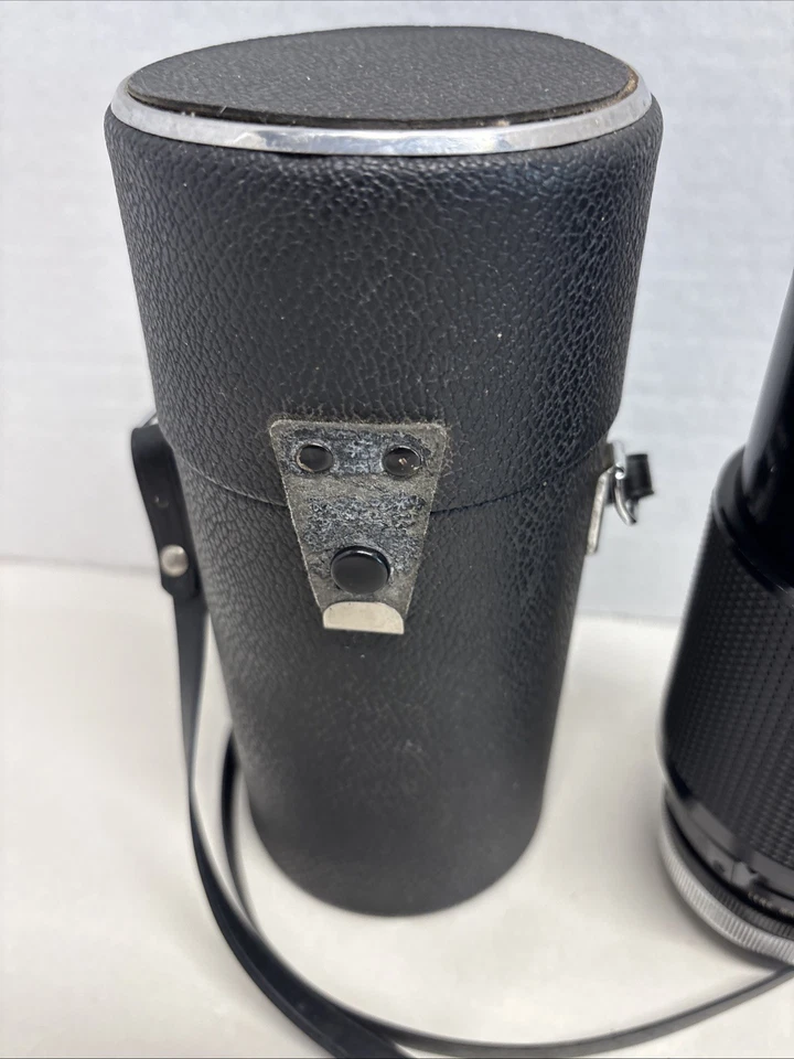 Vintage Vivitar Series 1 Macro Focusing Auto Zoom Lens 70-210mm 1:35 with Case - Image 3 of 4