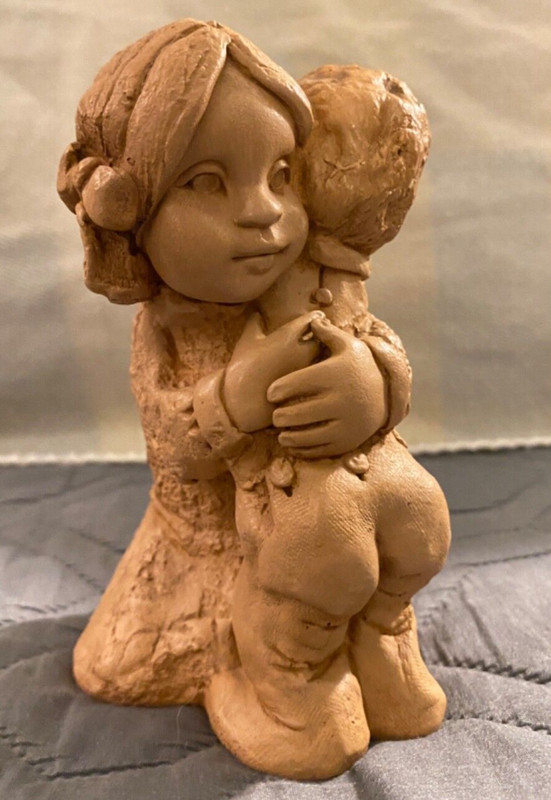1979 Abbey Press St Meinrad Clay Figurine Woman and Child Hug