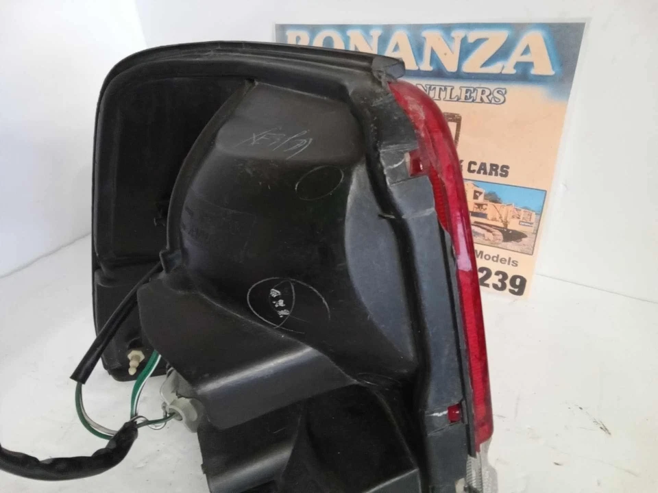 Conjunto de luces traseras TOYOTA TERCEL RH (pasajero) 95-97 OEM USADO Foto 3 de 4