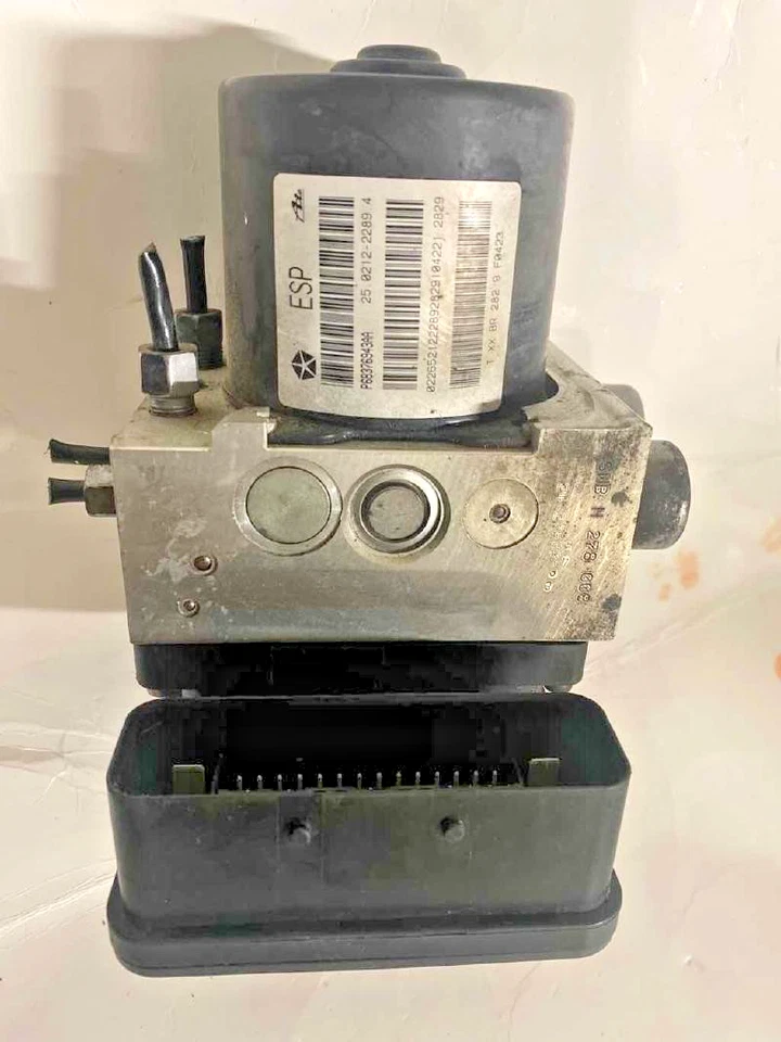 Dodge Ram 1500 2017-2022 camioneta ABS conjunto de módulo de bomba de freno antibloqueo OEM Foto 2 de 4