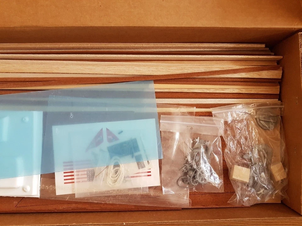 Dumas 1/12  36"  1954 36'  Chris - Craft Commander Express Cruiser #1244  NEW - Image 4 of 4