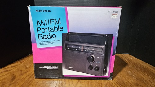 NEW IN BOX Vintage Realistic by Radio Shack AM/FM Portable Radio 12-686 ...