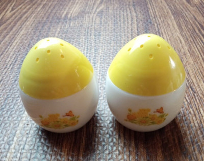 Vintage Avon Egg Shaped Salt & Pepper Shakers Easter 2 1/2''