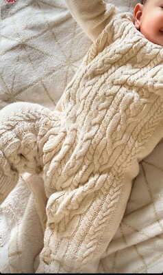 Kuscheliges zweiteiliges Baby Body Set für Jungen und Mädchen Alter 0-3 Monate.