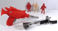 3 Premier plastic spacemen plus 2 modern prop ray gun space pistols