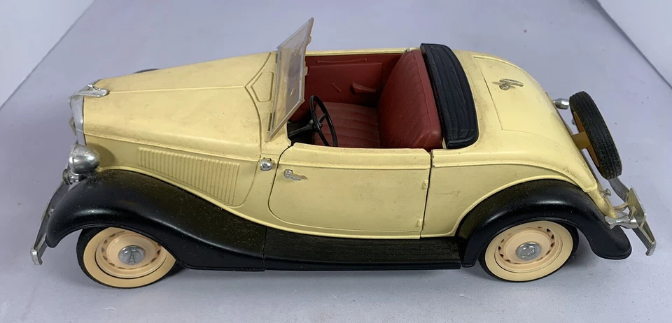 Vintage Solido French die cast V8 Ford Echelle 1:19 eme - Image 3 of 4