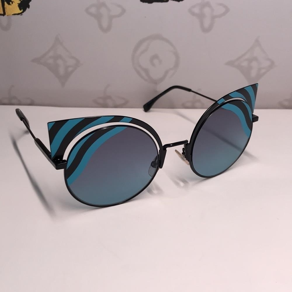 NEW AUTHENTIC STYLISH BLACK AND BLUE CAT-EYE SUNGLASSES 