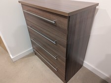 Chest of 4 drawers with walnut finish (Sherwood Noche Walnut 4 Drawer Chest)