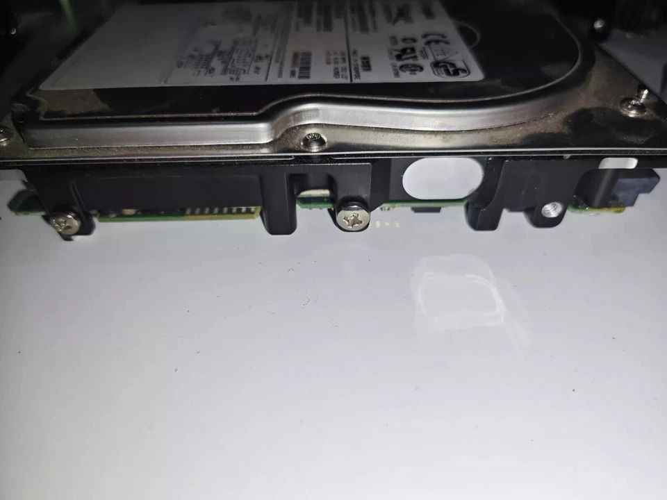 Seagate Cheetah 9LP 9.1 GB,Internal,10025 RPM,3.5" (ST39102LW) Hard Drive - Image 4 of 4