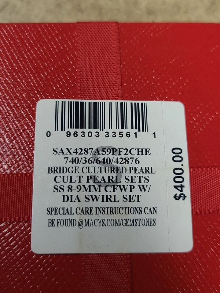 Collar y pendientes colgantes cultivados de perlas de agua dulce (8 y 9 mm) y diamantes Foto 3 de 3
